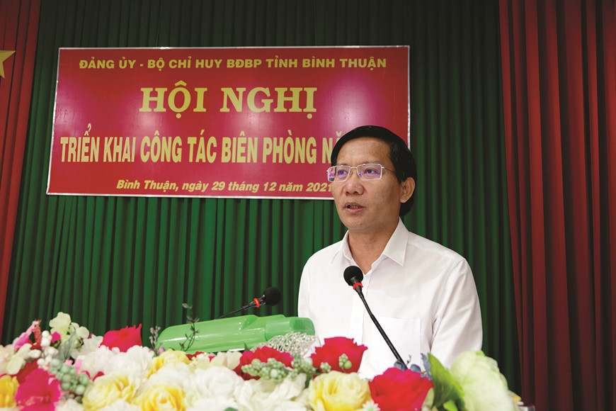 Ông Phong từng kinh qua các chức vụ: Phó Chủ tịch UBND thành phố Phan Thiết, Giám đốc Sở Kế hoạch - Đầu tư. Từ tháng 11/2018 - 10/2020, được bầu giữ chức vụ Phó Chủ tịch UBND tỉnh Bình Thuận. 