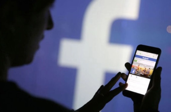 “Khi có hành vi cụ thể xảy ra, dựa trên tính chất, mức độ và hậu quả, tác hại do hành vi đó gây ra, cơ quan chức năng sẽ căn cứ vào quy định của Bộ luật hình sự 2015, Nghị định 15/2020/NĐ-CP, Nghị định số 14/2022/NĐ-CP để đánh giá và có hình thức xử lý phù hợp”, Bộ Công an cho biết. 