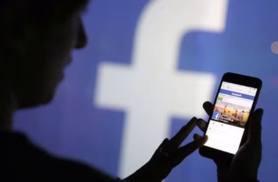 “Khi có hành vi cụ thể xảy ra, dựa trên tính chất, mức độ và hậu quả, tác hại do hành vi đó gây ra, cơ quan chức năng sẽ căn cứ vào quy định của Bộ luật hình sự 2015, Nghị định 15/2020/NĐ-CP, Nghị định số 14/2022/NĐ-CP để đánh giá và có hình thức xử lý phù hợp”, Bộ Công an cho biết. 