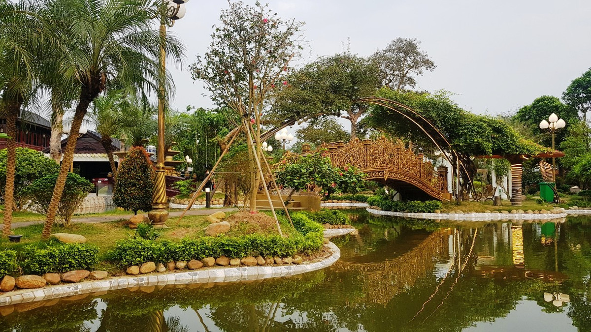 Quanh cảnh của công viên làng Ô Mễ.