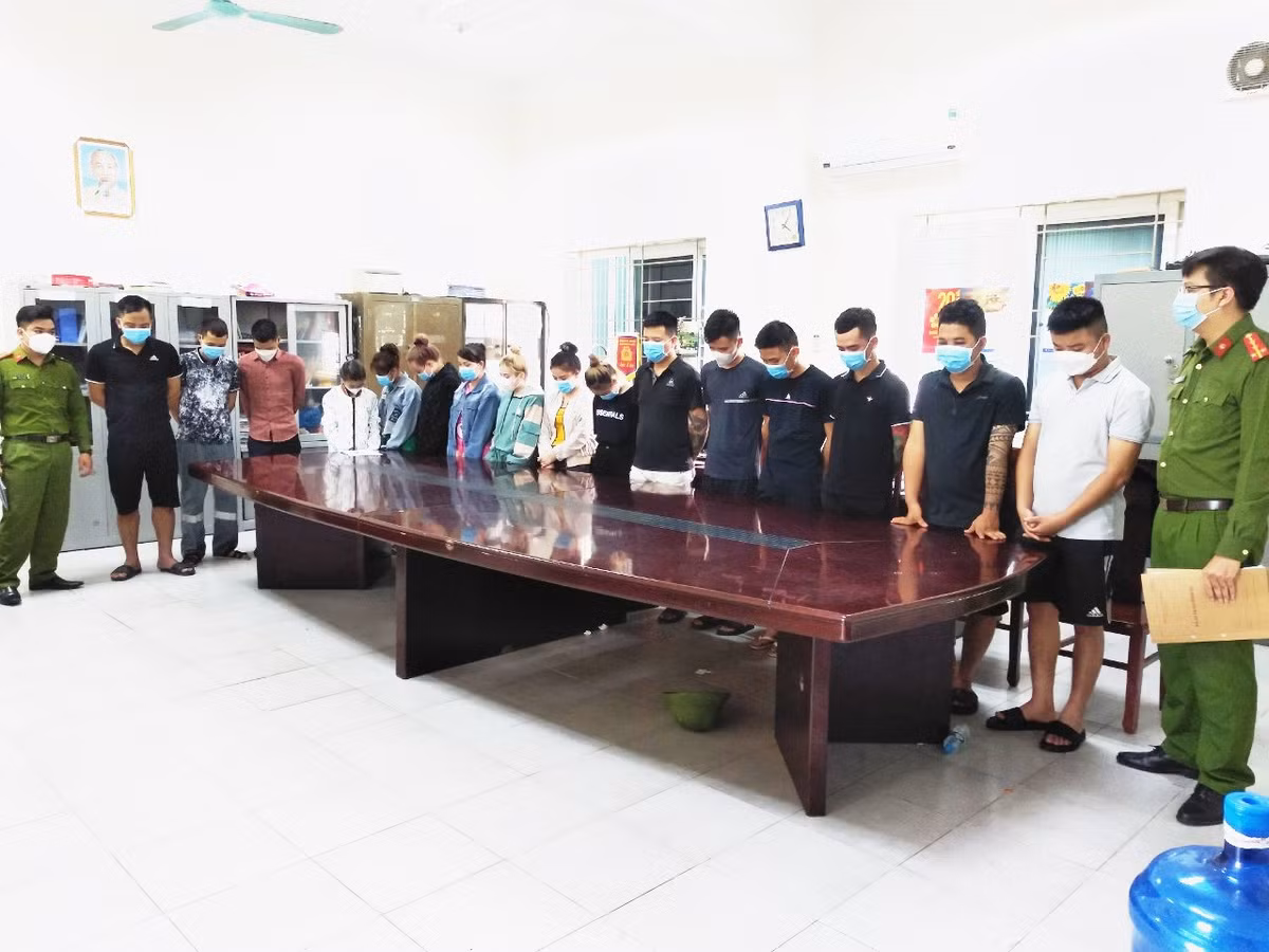 Hai Duong: Khoi to nhieu doi tuong mo “tiec” ma tuy tai quan karaoke-Hinh-3