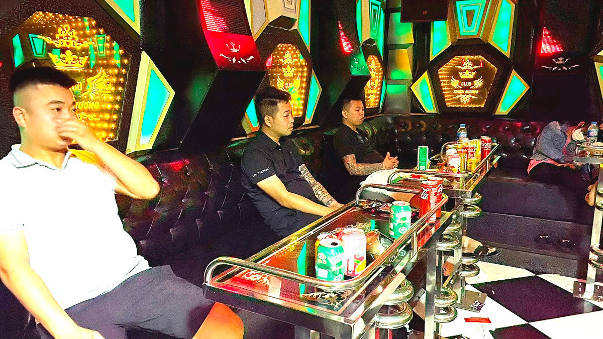 Hai Duong: Khoi to nhieu doi tuong mo “tiec” ma tuy tai quan karaoke-Hinh-2