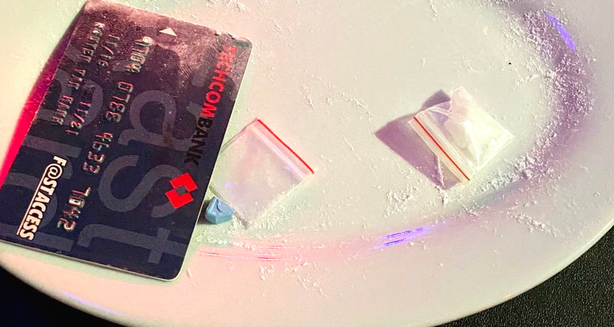 Hai Duong: Khoi to nhieu doi tuong mo “tiec” ma tuy tai quan karaoke-Hinh-4