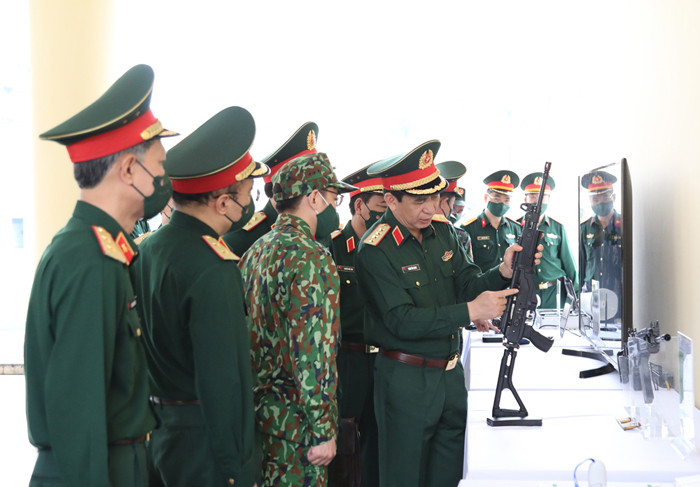 Đại tướng Phan Văn Giang yêu cầu Học viện Kỹ thuật Quân sự tiếp tục quán triệt, triển khai thực hiện có hiệu quả nghị quyết, kết luận của trên về công tác giáo dục - đào tạo; chủ động đề ra nhiều giải pháp đồng bộ, hiệu quả để nâng cao chất lượng đào tạo, nghiên cứu khoa học…Học viện cần nâng cao chất lượng, hiệu quả hoạt động khoa học công nghệ, tập trung vào định hướng tạo ra sản phẩm mang thương hiệu học viện, gắn liền với đơn vị, phục vụ huấn luyện... Tiếp tục quan tâm công tác đào tạo, bồi dưỡng xây dựng đội ngũ nhà giáo, cán bộ quản lý giáo dục…