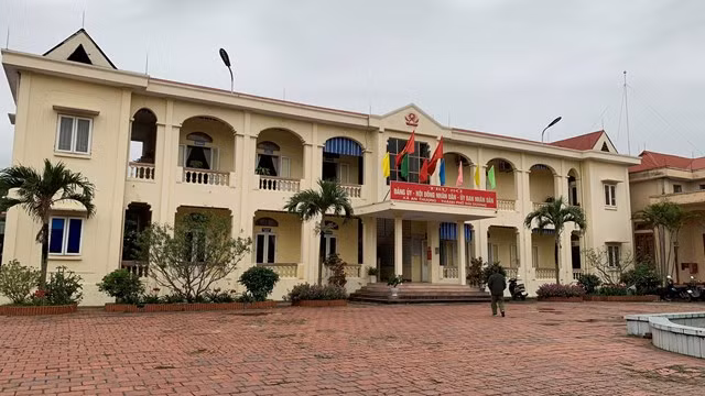 Sáng 18/4, lãnh đạo Công an TP Hải Dương cho biết, đơn vị đã bắt tạm giam 2 đối tượng để điều tra, trong đó có chủ Công ty TNHH vận tải Nam Anh. "Chúng tôi đang hoàn thiện hồ sơ để thực hiện các bước tố tụng tiếp theo. Đây là hành vi rất manh động, côn đồ, chúng tôi sẽ điều tra toàn diện, xử lý nghiêm theo quy định của pháp luật", lãnh đạo Công an TP Hải Dương thông tin. 