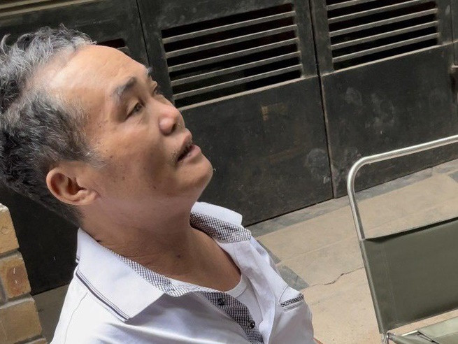 Nguoi dan ong 63 tuoi sat hai vo roi dung hien truong gia