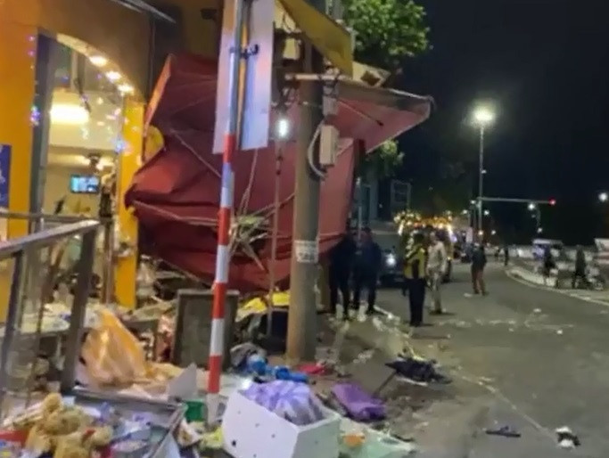 Cơ quan chức năng sẽ vào cuộc khám nghiệm hiện trường, lấy lời khai của lái xe, của nạn nhân và những người làm chứng, trích xuất camera giám sát và camera hành trình của phương tiện để xác định nguyên nhân sự việc, làm rõ hậu quả của vụ tai nạn đã gây ra để giải quyết theo quy định pháp luật.