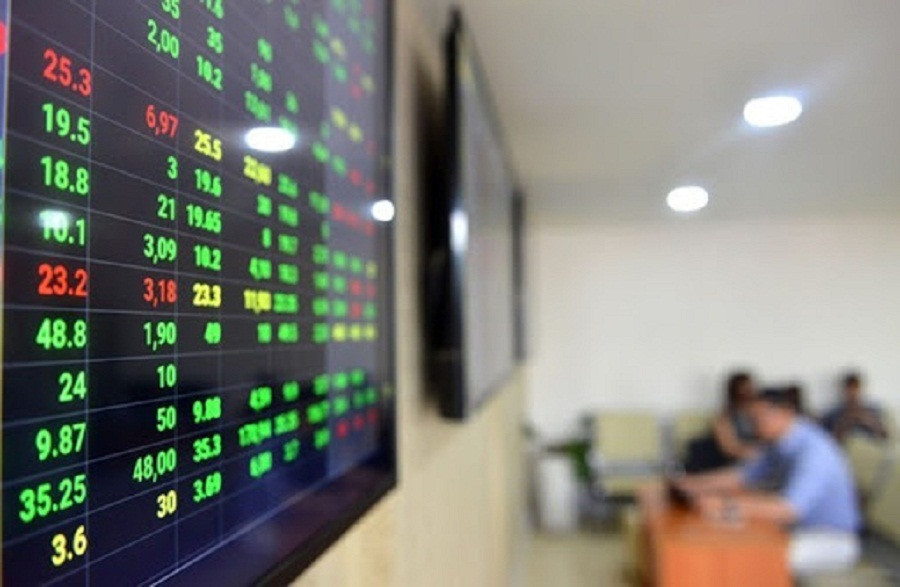 Sáng 1/4, Ủy ban Chứng khoán Nhà nước phát thông tin về những vi phạm mà Ủy ban Kiểm tra Trung ương đã chỉ ra và cho biết, Đảng ủy Cơ quan Ủy ban Chứng khoán Nhà nước sẽ chấp hành các quyết định từ các cấp có thẩm quyền, nghiêm túc rút kinh nghiệm để cùng nhau khắc phục những vi phạm, khuyết điểm. (Ảnh minh họa)