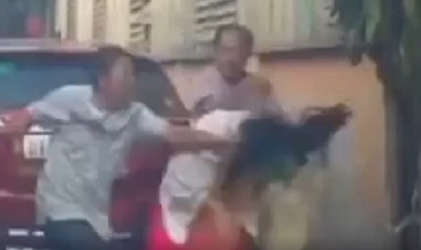 Cơ quan quản lý cán bộ công an này cần phải xem xét làm rõ hành vi của người này, làm rõ nguyên nhân sự việc và hậu quả đã gây ra đối với xã hội để áp dụng những chế tài theo quy định của pháp luật. Với hành vi như vậy thì chắc chắn cán bộ này sẽ bị xử lý kỷ luật theo quy định về kỷ luật cán bộ công an nhân dân và phải chịu trách nhiệm trước pháp luật.