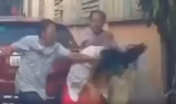 Cơ quan quản lý cán bộ công an này cần phải xem xét làm rõ hành vi của người này, làm rõ nguyên nhân sự việc và hậu quả đã gây ra đối với xã hội để áp dụng những chế tài theo quy định của pháp luật. Với hành vi như vậy thì chắc chắn cán bộ này sẽ bị xử lý kỷ luật theo quy định về kỷ luật cán bộ công an nhân dân và phải chịu trách nhiệm trước pháp luật.