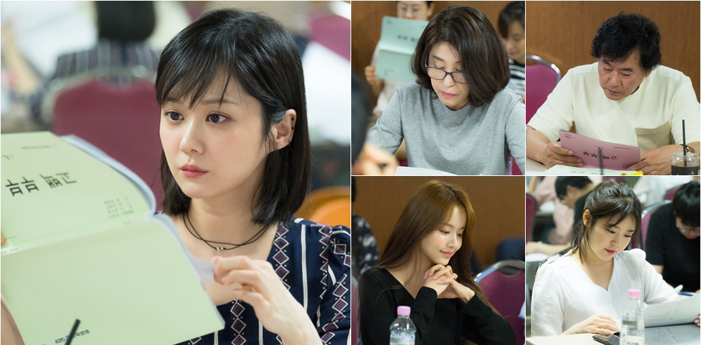 Năm 2017, Jang Nara nhận vai trong bộ phim Go Back Couple cùng nam diễn viên Jung Kyung Ho. Nhan sắc trong trẻo, trẻ trung ở buổi đọc kịch bản của nữ diễn viên khiến nhiều người không tin cô đã 36 tuổi.