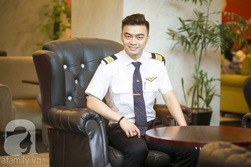 Hà Duy tâm sự: "Nghề phi công đến với tôi như duyên số. Một lần, tình cờ thử các điều kiện sơ đẳng để đáp ứng nhu cầu phi công, tôi đều phù hợp hết, vậy là quyết định bắt đầu vào học những kiến thức hàng không cơ bản. Sau đó, tôi sang Pháp học và luyện tập tiếp, thời gian đó chỉ lo lắng sợ có ngày bị đuổi về (cười). Cho đến khi bản thân cầm vào tay lái, tôi mới tin tưởng mình có thể làm được. Lúc trở về Việt Nam, đoàn bay có phỏng vấn chia đội. Tôi đỗ lên Airbus A321 (dòng máy bay thương mại hiện đại của hãng Vietnam Airlines)".