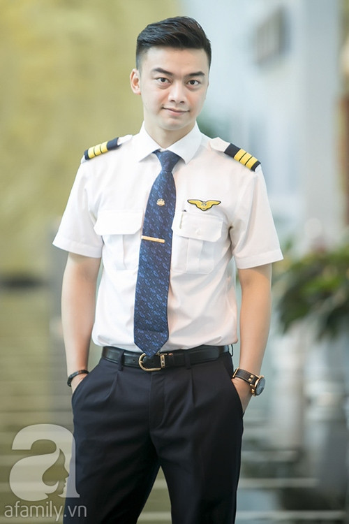 Khi Hà Duy quyết định bỏ nghề diễn và theo nghề phi công, nhiều người hồi đó bất ngờ, đặc biệt là những người trong nghề. "Thế nhưng, cái gì đến vẫn phải đến. Sau khoảng thời gian đen tối, tôi quyết định đứng dậy, tự lật sang trang mới của đời mình và đến giờ này có lẽ tôi đã thành công. Cuộc sống mà, vẫn có nhiều ngã rẽ mình phải đối mặt"- Hà Duy khẳng định.