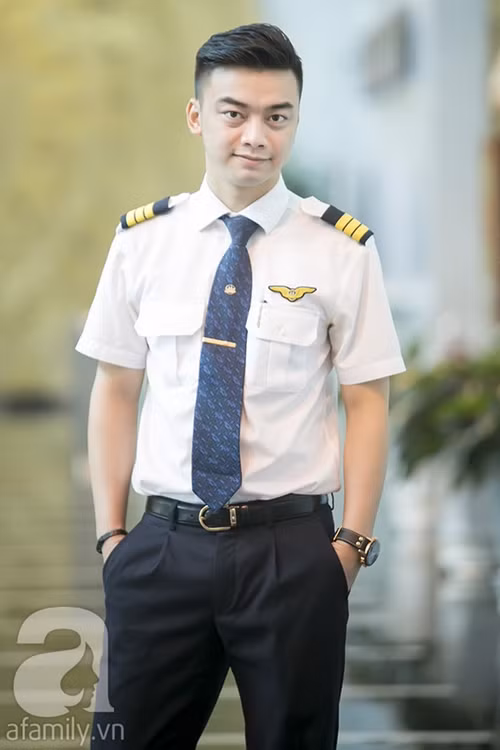 Khi Hà Duy quyết định bỏ nghề diễn và theo nghề phi công, nhiều người hồi đó bất ngờ, đặc biệt là những người trong nghề. "Thế nhưng, cái gì đến vẫn phải đến. Sau khoảng thời gian đen tối, tôi quyết định đứng dậy, tự lật sang trang mới của đời mình và đến giờ này có lẽ tôi đã thành công. Cuộc sống mà, vẫn có nhiều ngã rẽ mình phải đối mặt"- Hà Duy khẳng định.