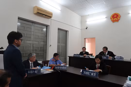 Toàn cảnh phiên tòa Vinasun kiện GrabTaxi. Nguồn ảnh: NLĐ