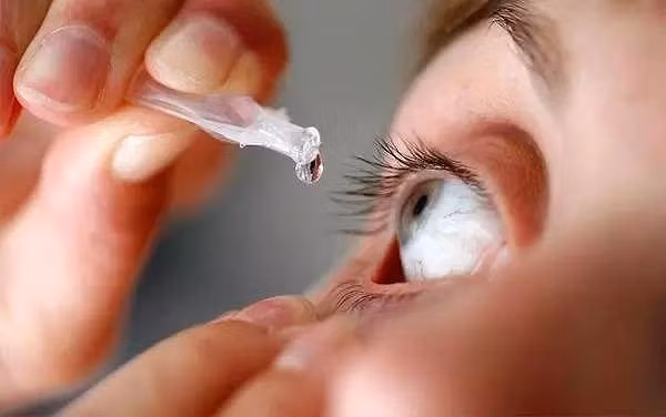 Nam sinh 16 tuoi o Hai Duong bi mu vi tu nho thuoc dieu tri mat