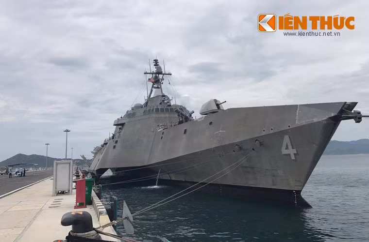 Chien ham USS Coronado tham cang quoc te Cam Ranh