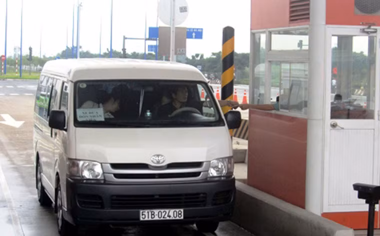 Sau thời điểm đó, UBND TP HCM thông báo thành phố quyết định chưa áp dụng thu phí qua hầm vượt sông Sài Gòn và cho biết khi nào đủ điều kiện sẽ chỉ đạo thu phí sau.