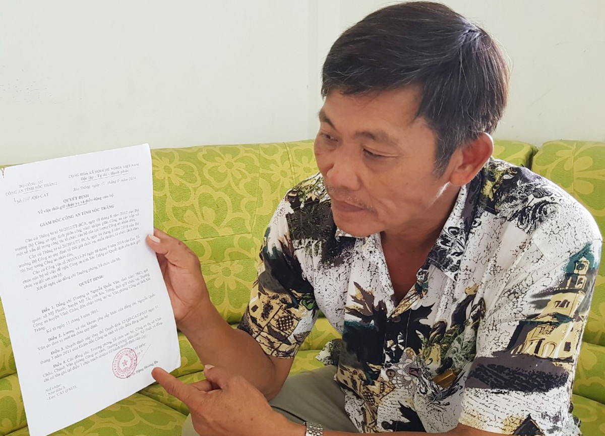 Vi sao nguyen truong cong an huyen keu cuu sau gan 9 nam mat chuc?