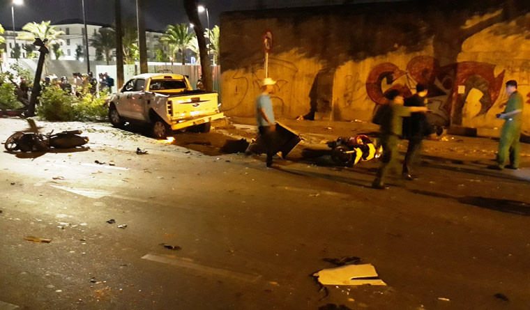 Cơ quan chức năng phong tỏa, khám nghiệm hiện trường.