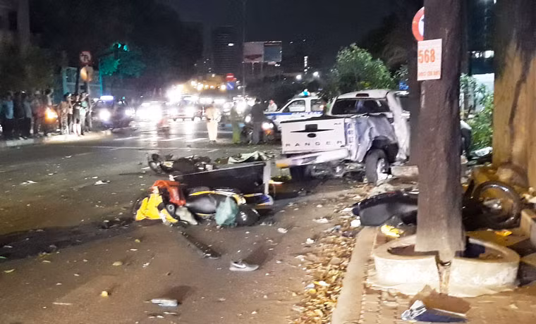 Vụ tai nạn kinh hoàng làm nhiều người cùng phương tiện nằm la liệt trên đường...