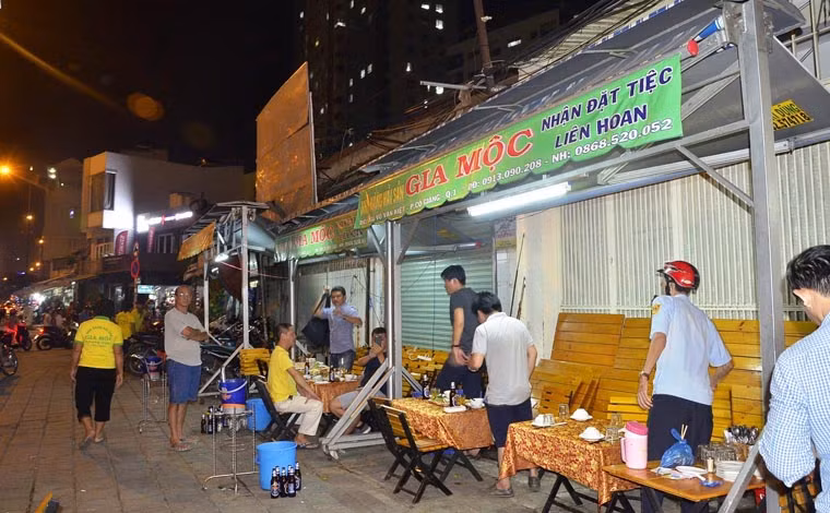 Theo ông Đoàn Ngọc Hải, đối với các cơ sở kinh doanh đã bị xử phạt nhiều lần nhưng vẫn tái phạm, quận sẽ tính đến phương án nặng hơn là rút giấy phép kinh doanh.