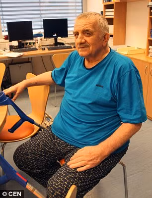 Di kham dau lung, phat hien khoi u 25kg trong bung-Hinh-3