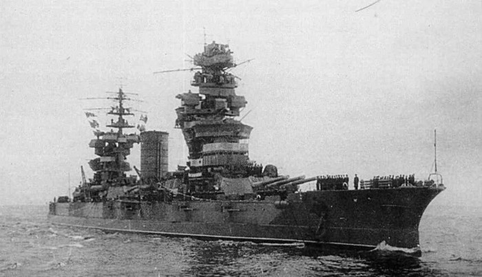 Chuyến hải trình cuối cùng của chiến hạm gắn với lễ kỷ niệm 100 năm bảo vệ Sevastopol. Chiếc thiết giáp hạm trở lại vịnh vào buổi tối và cập cảng tại khu vực Bệnh viện hải quân, một phần thủy thủ đoàn đã lên bờ.