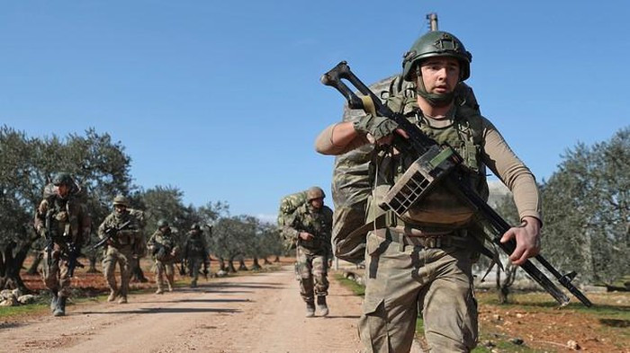 Thứ hai, Thổ Nhĩ Kỳ đã chứng tỏ rằng họ không đầu hàng các đồng minh và đang đi đến chiến thắng. Đây không phải là quảng cáo tốt nhất cho liên minh quân sự với Ankara và chống lại ảnh hưởng của CSTO?