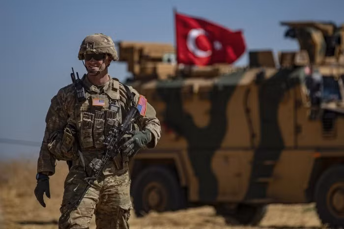 Bản thân Thổ Nhĩ Kỳ không còn cảm thấy thoải mái khi là thành viên NATO và nhiều đồng minh của họ đã nói về sự cần thiết phải loại nước này ra khỏi khối.