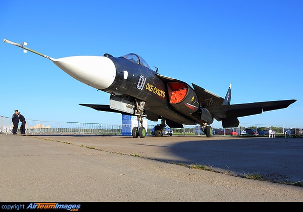 Kinh nghiệm từ Su-47 cũng giúp ích cho Sukhoi phát triển một máy bay huấn luyện cánh ngược KB SAT SR-10, một máy bay phản lực cận âm linh hoạt và có khả năng ổn định rất cao. Cũng giống như Su-47, máy bay SR-10 cũng không nhận được các đơn đặt hàng của chính phủ Nga.