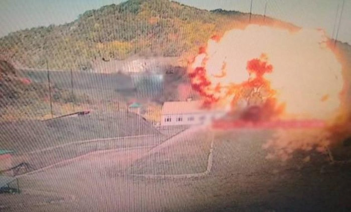 Nhưng ở chiều ngược lại, một số vũ khí mặc dù được quảng cáo đình đám lại có màn thể hiện hết sức thất vọng, tiêu biểu như tổ hợp tên lửa phòng không tầm xa S-300PS đã bị tiêu diệt dễ dàng.