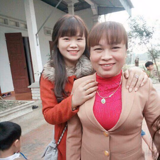 Bà Tiến hạnh phúc sau 30 năm được gặp lại chị gái.