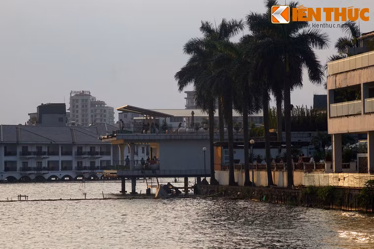 Ở Hà Nội lúc đó có 5 khách sạn nhưng đều xây dựng trong thời gian từ 1910 tới 1920 thời Pháp thuộc. Đây là những khách sạn tương đối ít phòng, rất khó để chúng ta tổ chức các sự kiện quốc tế.