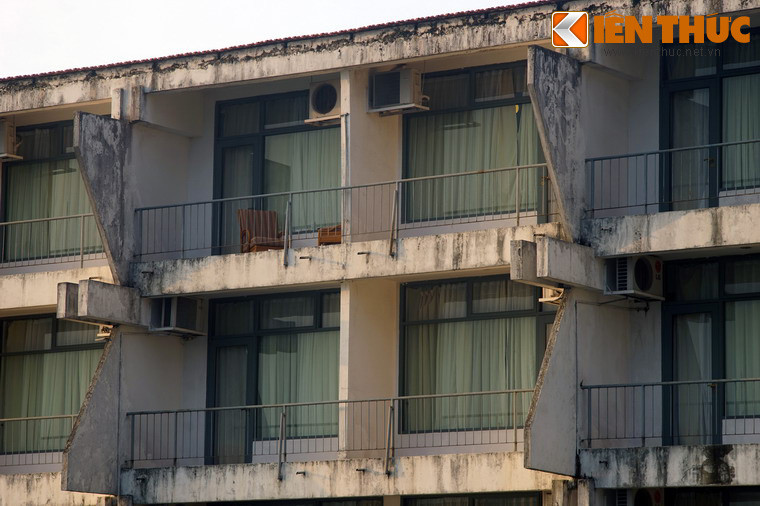 Theo thiết kế, toàn bộ khách sạn được lắp điều hòa nhiệt độ, ở khu vực trung tâm có đặt bể bơi, bên cạnh có bưu điện. Để xây dựng khách sạn này, phía Cuba trực tiếp lo từng thiết bị nội thất – trong đó có nhiều thứ được đặt mua từ Nhật Bản và chở sang Việt Nam.