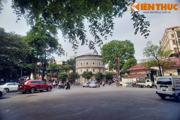 Tới những năm 1960, chức năng chính của tháp nước mới ngừng khi nâng cấp nhà máy nước Yên Phụ và thay đổi công nghệ truyền dẫn nước sạch. Tuy nhiên, ống ngầm phía dưới tháp hiện vẫn nằm trong hệ thống tuyến ống truyền dẫn nước của thành phố.