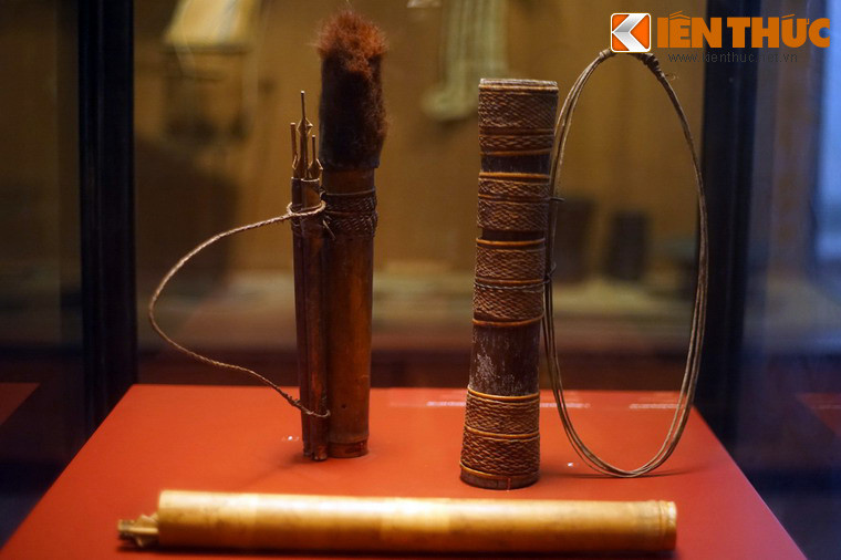 Các hiện vật này được phân loại theo nhiều tiêu chí khác nhau như: dân tộc, công dụng, y phục, trang sức, nông cụ, ngư cụ, vũ khí, đồ gia dụng, nhạc cụ, tôn giáo-tín ngưỡng, cưới xin, ma chay và nhiều hoạt động tinh thần, xã hội khác.