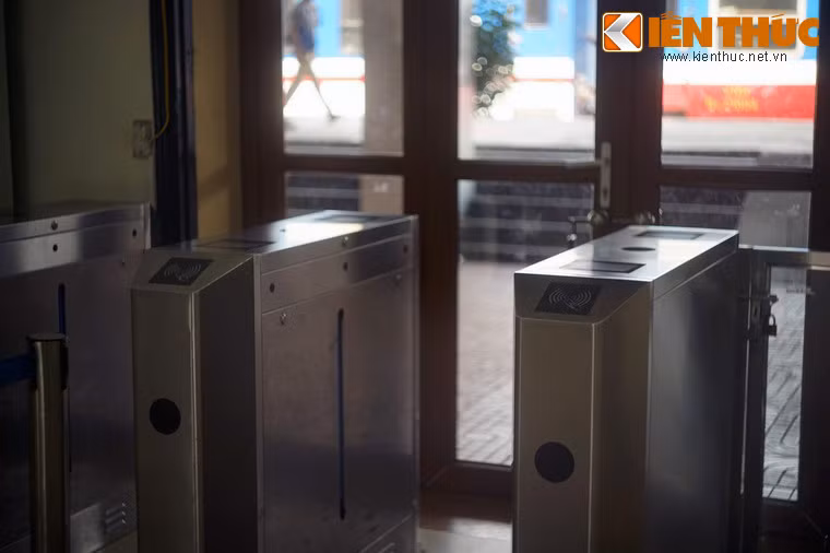 Nhà ga lịch sử này đã trở thành nguồn cảm hứng để nhà thơ Nguyễn Bính viết bài thơ "Những bóng người trên sân ga", hay nhạc sĩ Dzoãn Mẫn viết ca khúc "Biệt ly" với lời ca làm long người xao xuyến: "Biệt ly, nhớ nhung từ đây. Chiếc lá heo may. Người về có hay?... Ôi còi tàu như xé đôi lòng...".