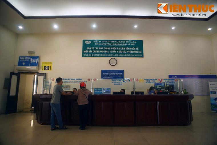 Sau ngày hòa bình và thống nhất, ga Hà Nội đã được xây sửa lại khang trang hơn, khẳng định vai trò của một đầu mối giao thông quan trọng của cả nước.