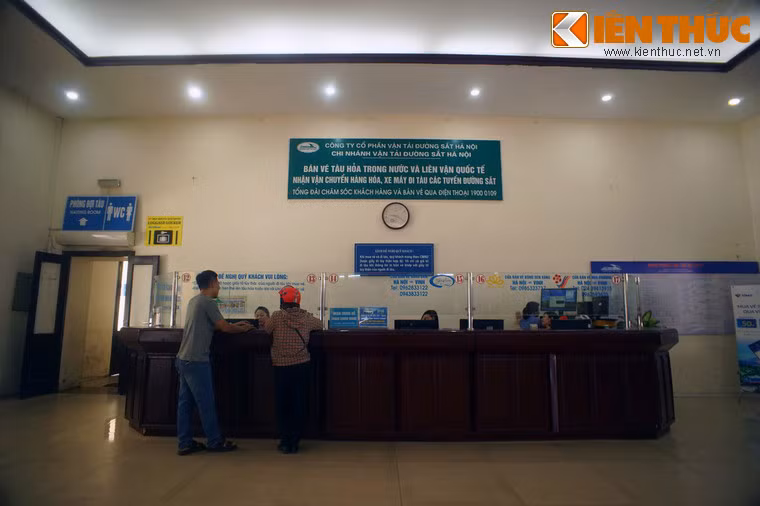 Sau ngày hòa bình và thống nhất, ga Hà Nội đã được xây sửa lại khang trang hơn, khẳng định vai trò của một đầu mối giao thông quan trọng của cả nước.