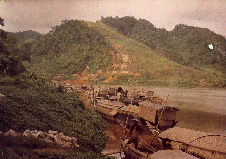 Những con thuyền gần một mỏ đồng, 1915.