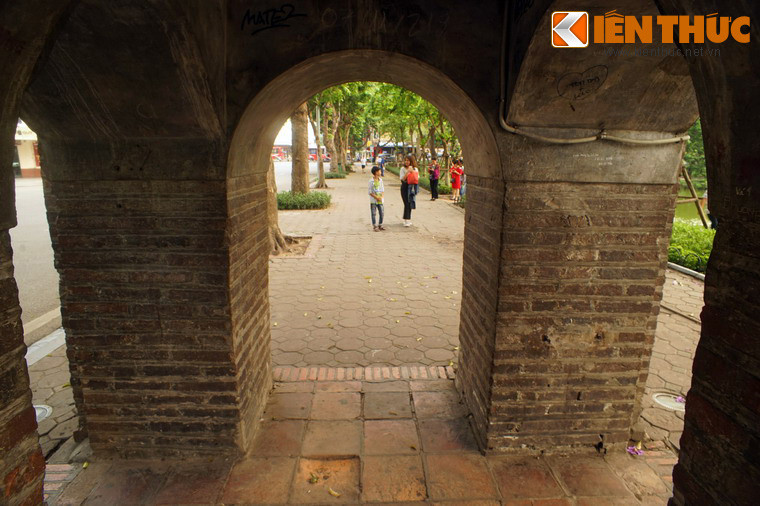 Không gian bên trong tháp.