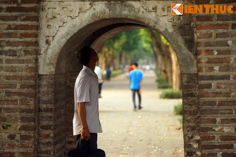 Hình ảnh tòa tháp cổ kính rêu phong đã ghi dấu trong tâm hồn nhiều thế hệ người Hà Nội.