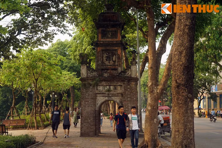 Theo các tư liệu còn lại, chùa Báo Ân khánh thành năm Thiệu Trị thứ 7 (1847) trên nền cũ của lầu Ngũ Long trong phủ chúa Trịnh. Người đứng ra chủ trì việc dựng chùa là tổng đốc Hà Ninh (Hà Nội - Bắc Ninh) Nguyễn Đăng Giai. Vì thế dân gian mới gọi nôm na là chùa Quan Thượng.