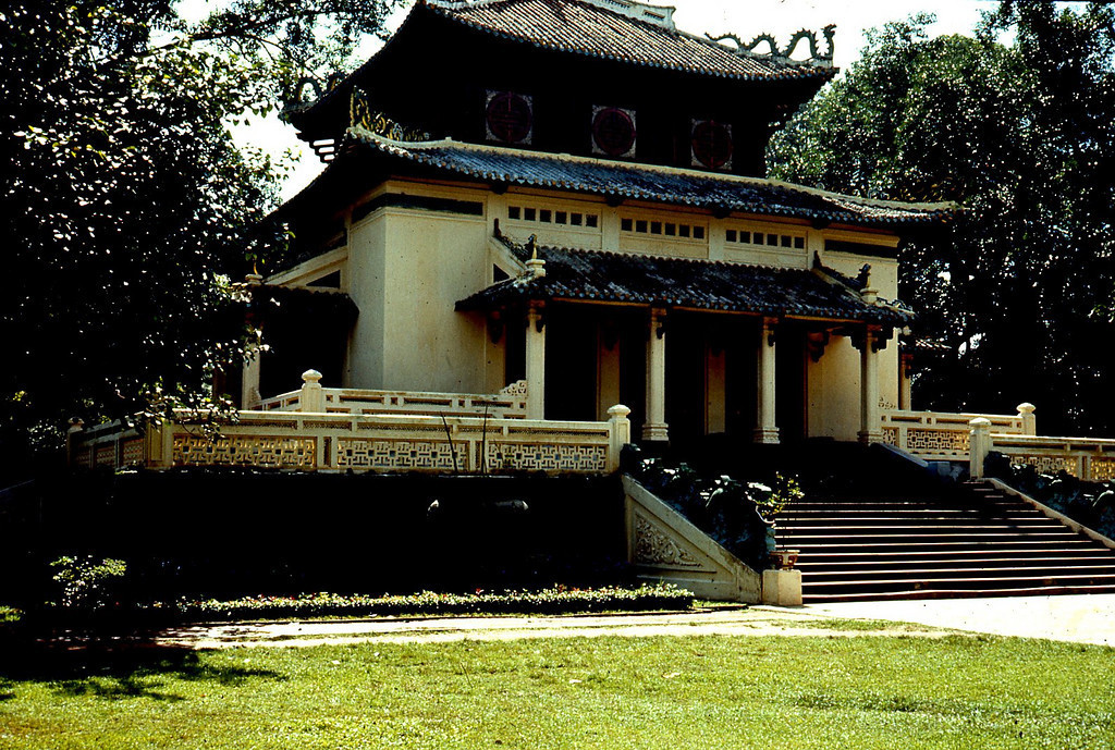 Đền Kỷ Niệm trong Thảo Cầm Viên Sài Gòn năm 1970, nay là đền thờ Vua Hùng.