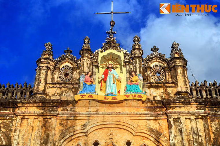 Được biết, Hội đồng linh mục giáo phận Bùi Chu đã họp bàn vấn đề này trong nhiều năm và đi đến quyết định hạ giải nhà thờ. Về mặt thủ tục hành chính, họ đã hoàn tất thủ tục.