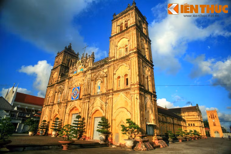 Theo ThS. KTS Cao Thành Nghiệp - giám đốc Ban quản lý dự án trùng tu trụ sở Tòa án nhân dân TP.HCM - nhà thờ này có giá trị lớn về kiến trúc, xã hội, công nghệ xây dựng, lịch sử phát triển đô thị.