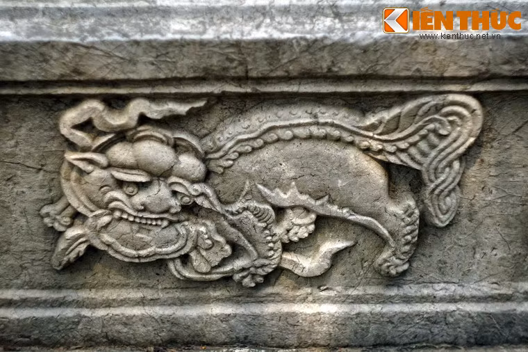 Đời vua Lê Thế Tông, sau khi sự nghiệp nhà Lê trung hưng thành công, nhà Lê trở lại kinh đô Thăng Long, tháng 9 năm 1663 cho sửa lại điện Chiêu sự và khôi phục các nghi lễ tế Nam Giao. Đến cuối thời Lê trung hưng, khi chúa Trịnh suy tàn, vua Lê Chiêu Thống cho đốt hết các công trình kiến trúc và đàn Nam Giao cũng dần trở nên hoang phế.