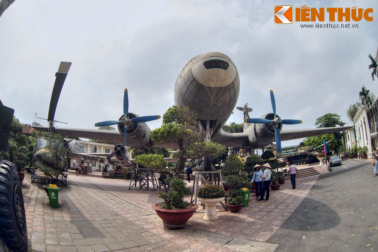 Do các bộ phận cất, hạ cánh như càng, lốp, tang chống đã bị hư hại hoàn toàn, nhóm phục chế phải tìm mọi biện pháp chế tạo, gia cố để bảo đảm máy bay có thể đứng vững chắc.