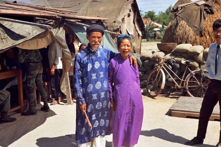 Cha mẹ của chú rể.